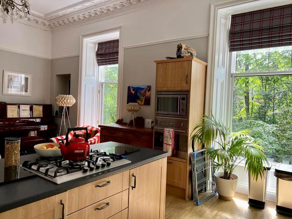 Beautiful Double Room In Idyllic West End Townhouse غلاسغو المظهر الخارجي الصورة